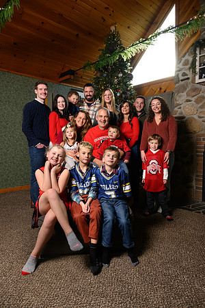 JRG_7757-finaleditwholefamily